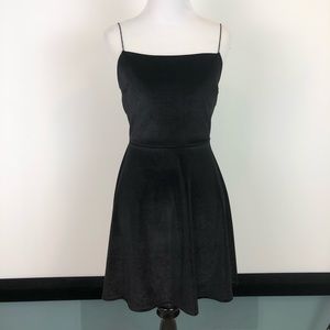URBAN OUTFITTERS BLACK VELVET DRESS